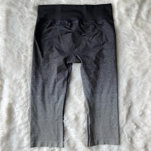 Brooks Seamless Ombre Cropped Leggings Black Grey Women’s Size M - Picture 5 of 10